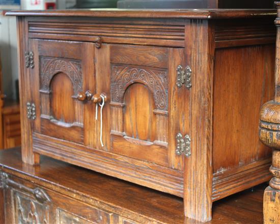 Oak 2 door cabinet